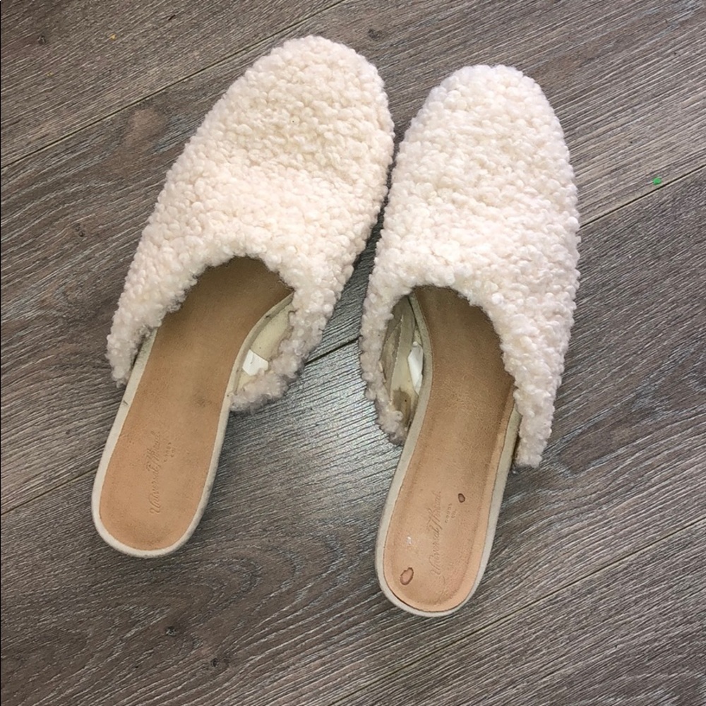 Universal Thread Slippers/Sandals - Picture 2 of 5